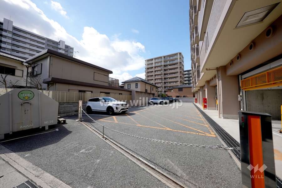 駐車場出入り口（ロボットゲート付き）