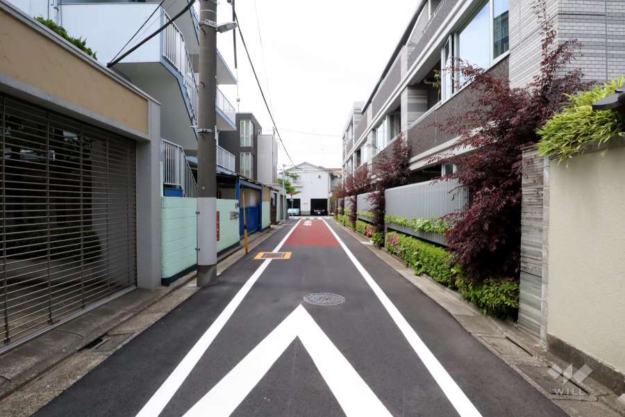 敷地南側の前面道路