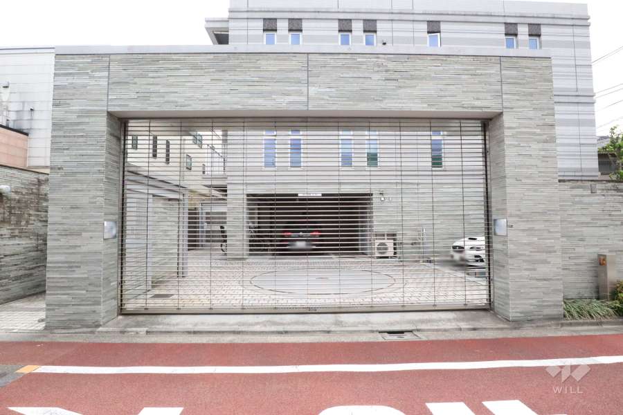 駐車場の出入り口（リングシャッター付き）