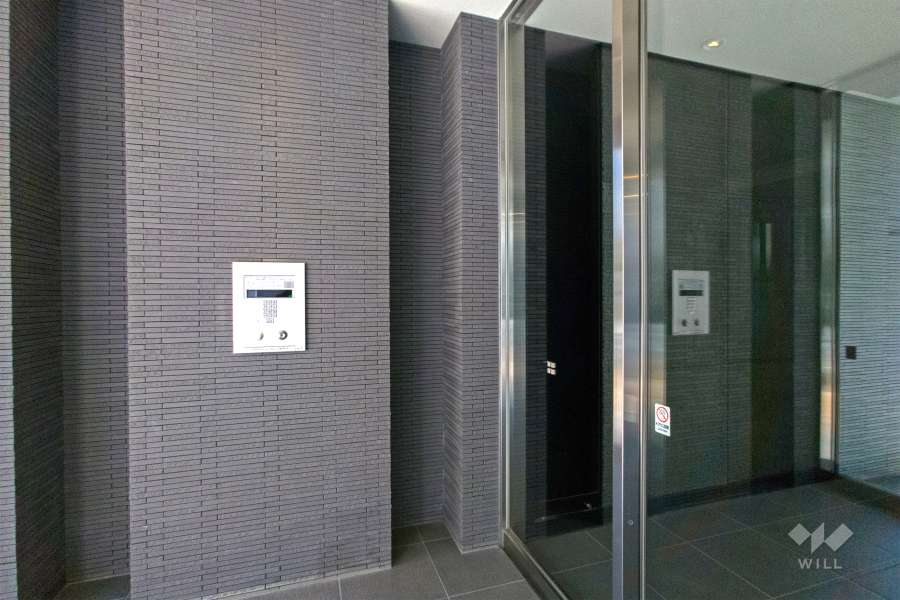 エントランスはオートロック付きです。