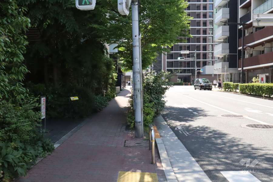 敷地北西側の前面道路