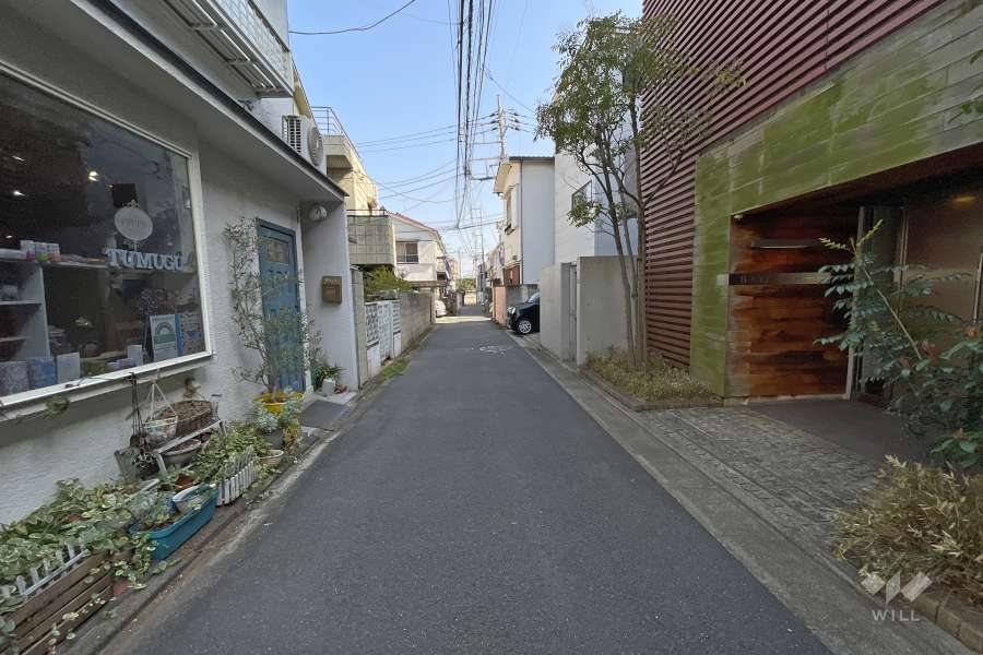 敷地北側の前面道路