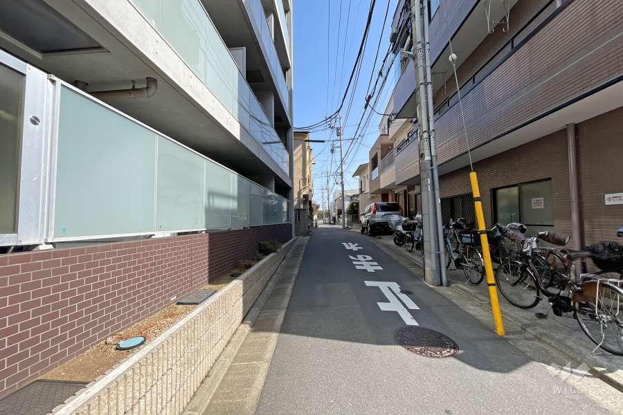 敷地南側の前面道路
