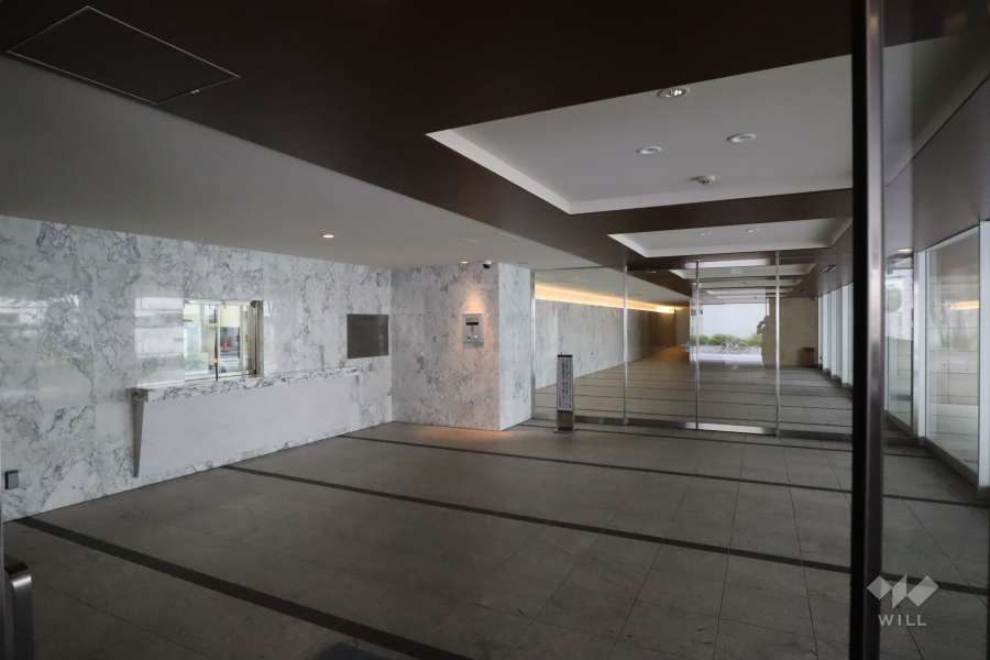 エントランスはオートロック付きです。