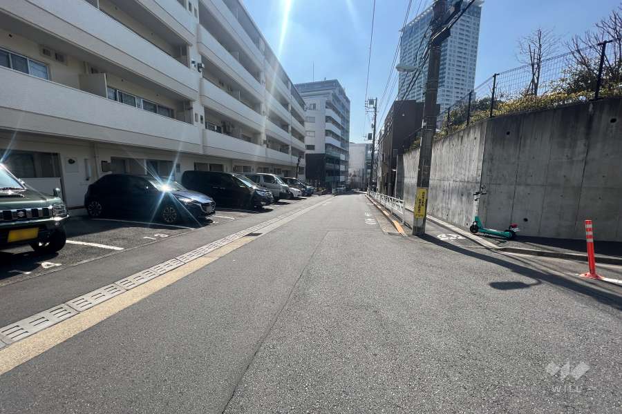 敷地北西側の前面道路