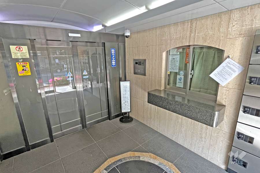 エントランスはオートロック付きです。