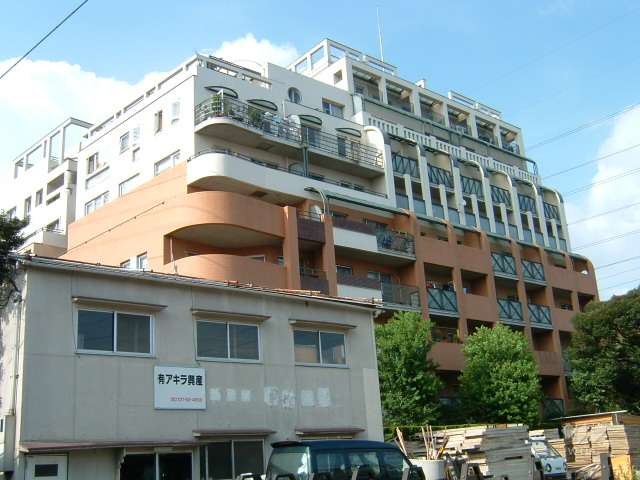 パレ武庫川プルミエール4の外観（南西側から）