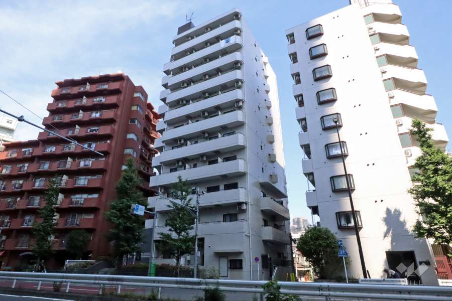 マートルコート中目黒第2の外観（南西側から）