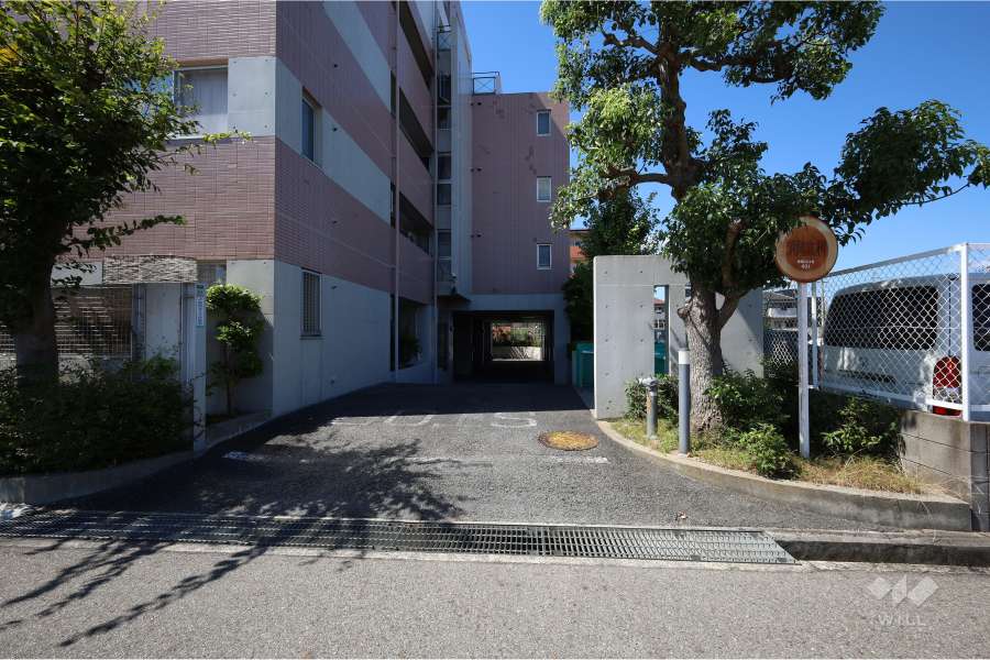 駐車場の出入り口