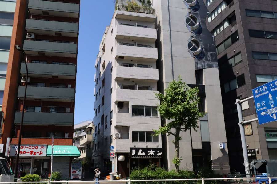 スカイコート中目黒の外観(北東側から)