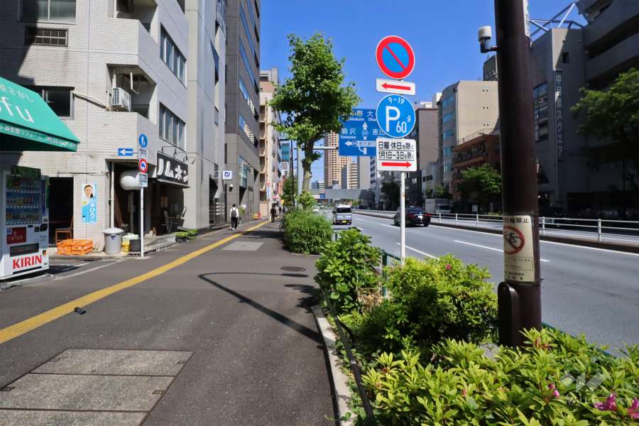 敷地北東側の前面道路