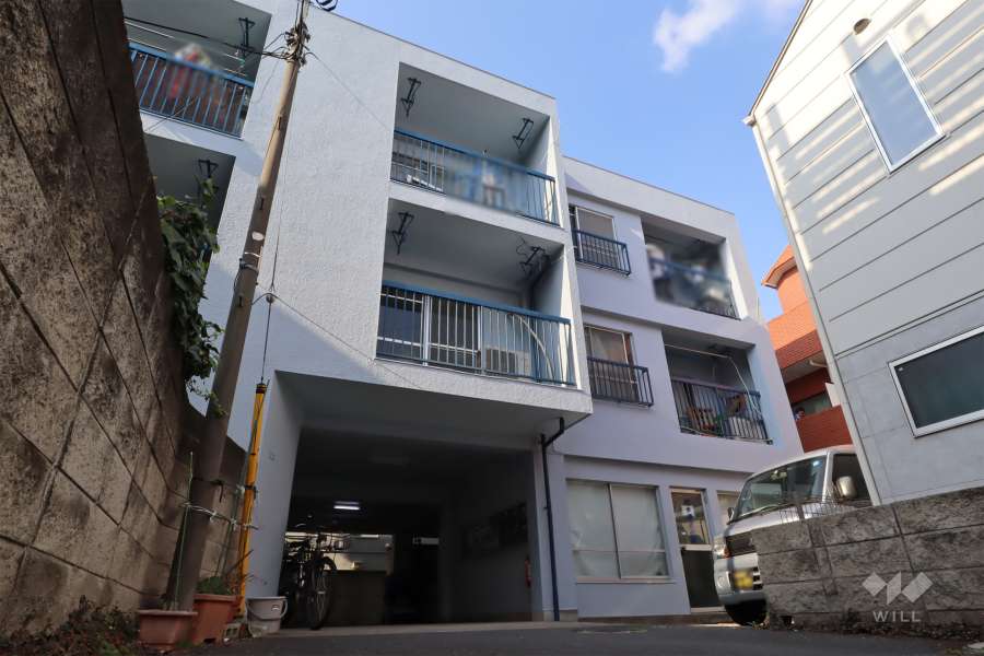 三田マンション(八雲2丁目)の外観(南東側から)