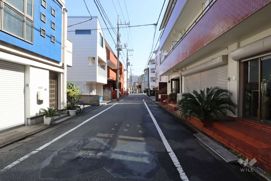 敷地南側の前面道路