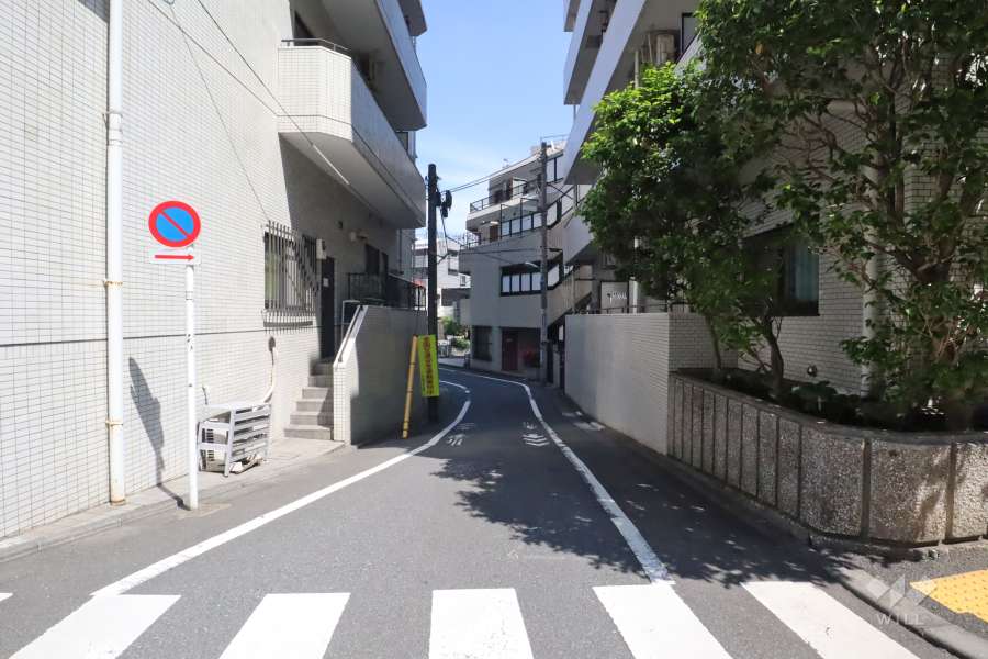 敷地北側の前面道路