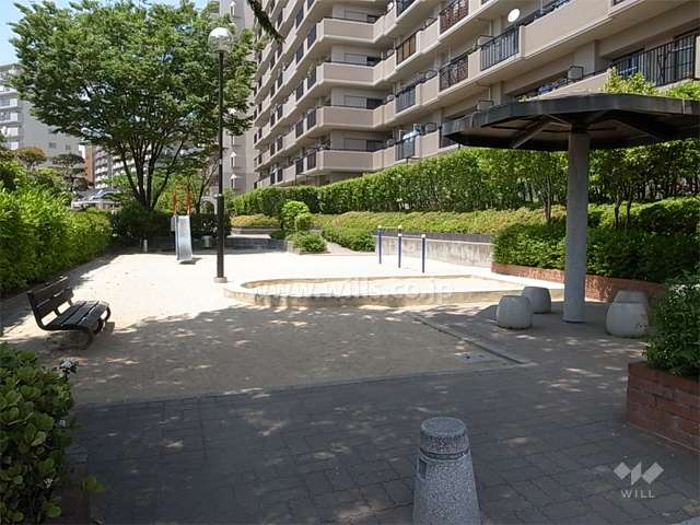 敷地の南東側にある『ひまわり児童遊園地』