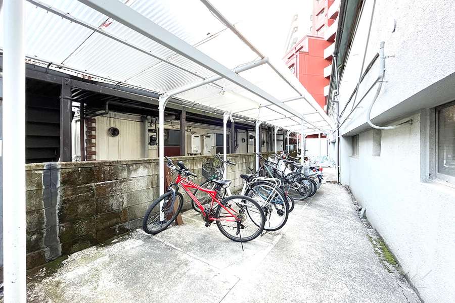 駐輪場（屋根付き）