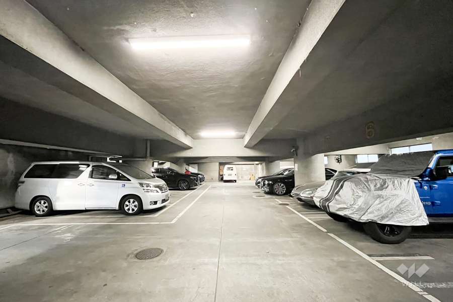 敷地内駐車場（屋内平面式）