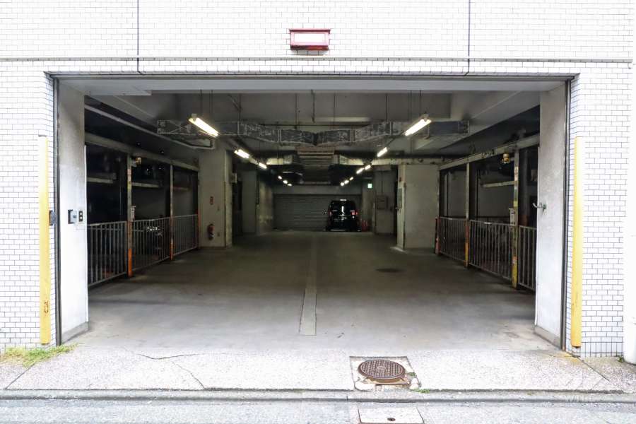 敷地内駐車場（屋内平面式と屋内機械式）