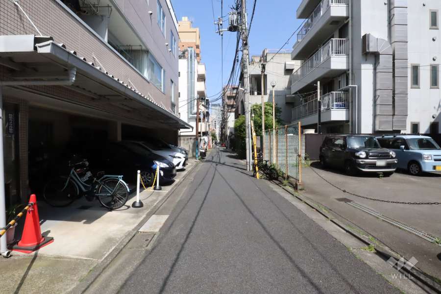 敷地北東側の前面道路