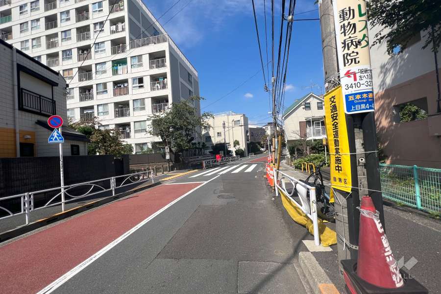 敷地南東側の前面道路