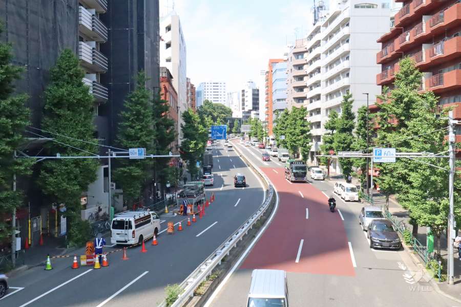 敷地西側の前面道路（南側から）