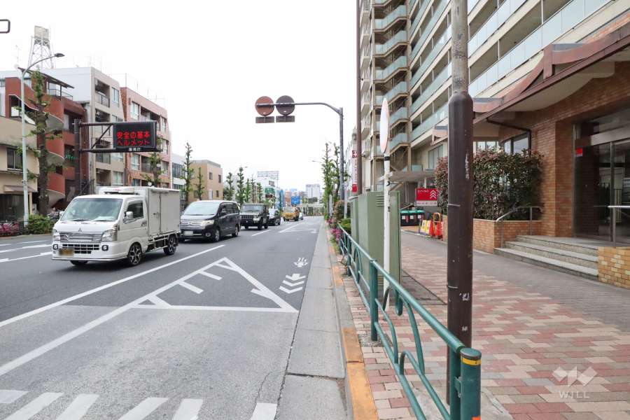 敷地北側の前面道路