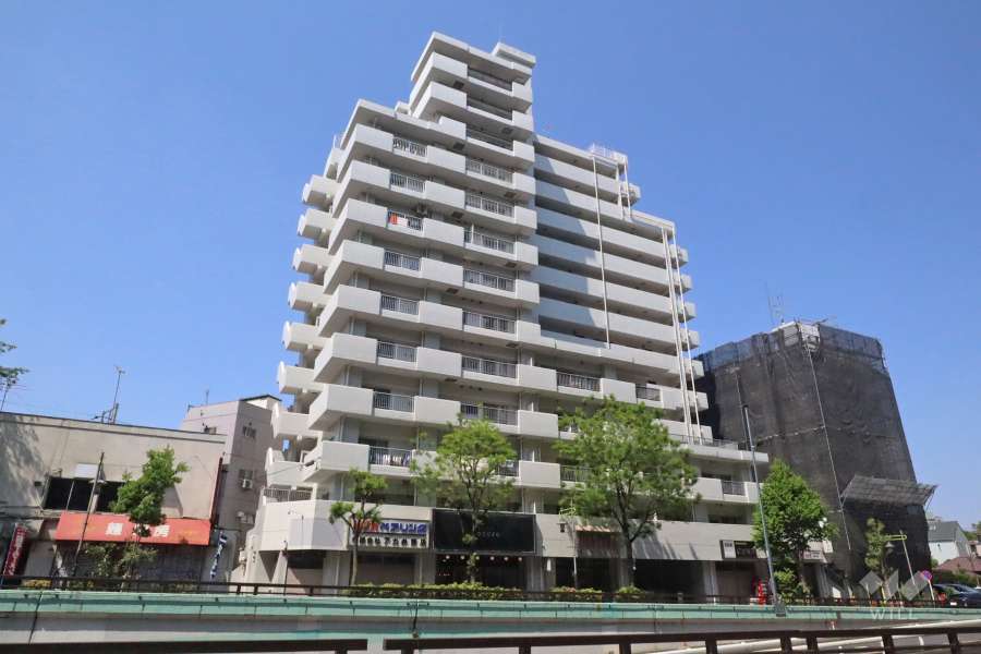 パラスト目黒3丁目の外観（南東側から）