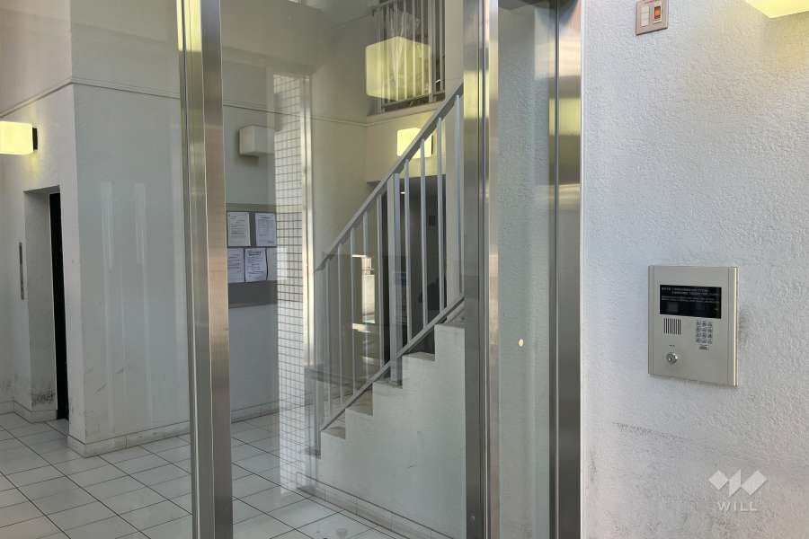 エントランスはオートロック付きです。