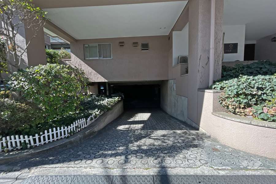 敷地内駐車場（屋外平面式）の出入り口