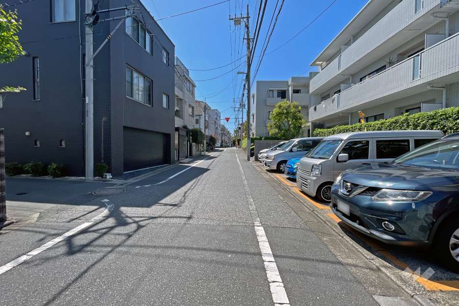 敷地東側前面道路（北側から）