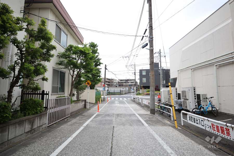 敷地南東側の前面道路