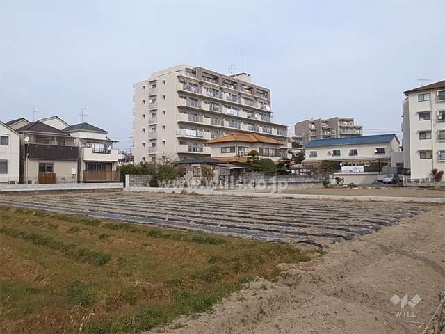 周辺は田畑の残るのどかな住宅地。区画は整っています。
