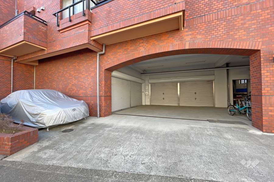 敷地内駐車場（屋外平面式・屋内平面式）