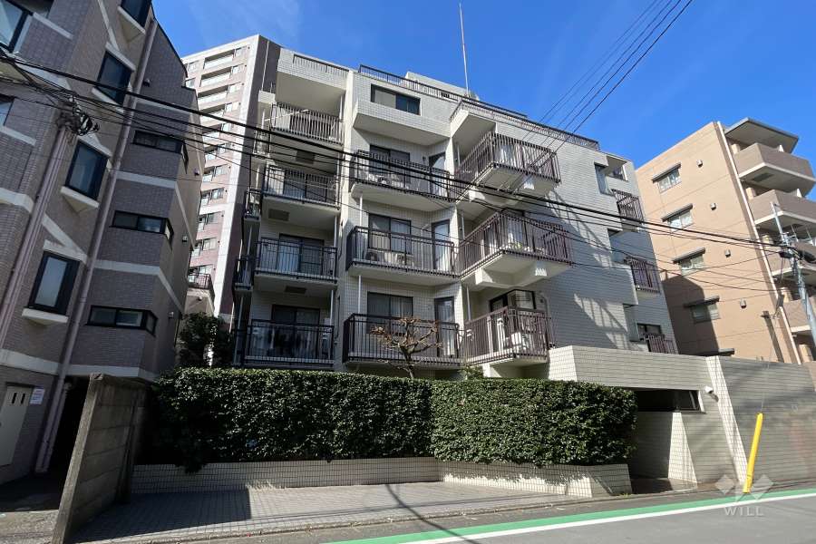 目黒パークホームズの外観（南東側から）