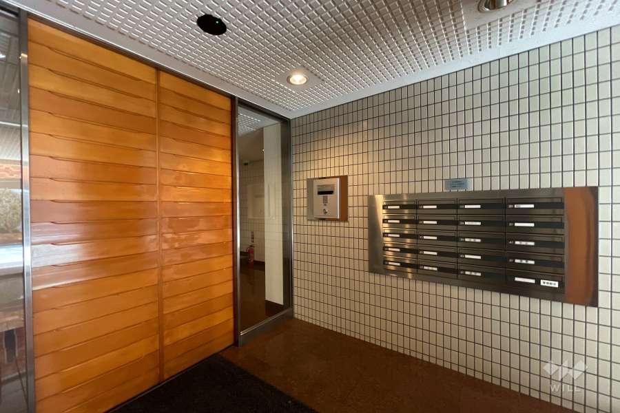 エントランスはオートロック付きです。