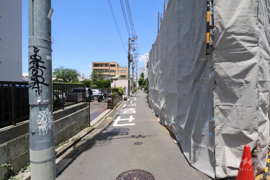 敷地北東側の前面道路