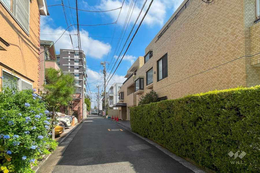 敷地北西側の前面道路