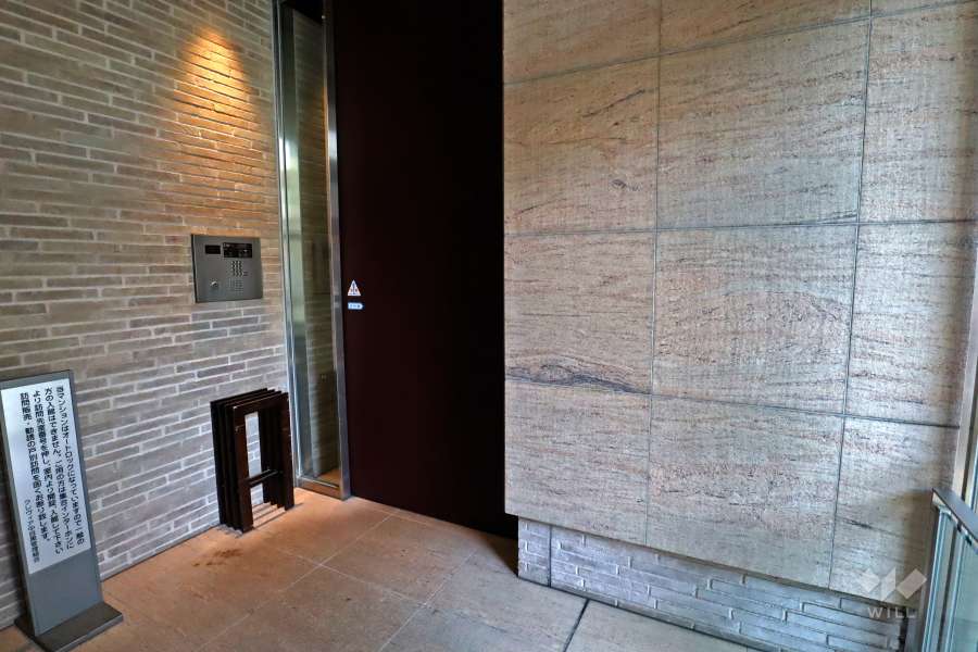 エントランスはオートロック付きです。