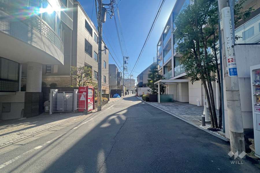 敷地北東側の前面道路