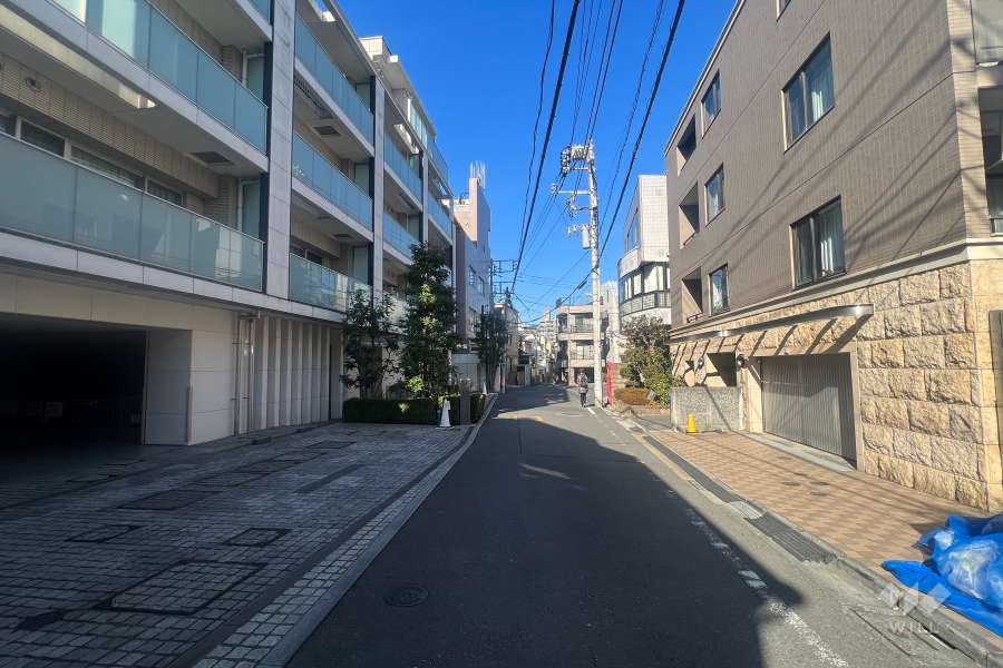 敷地北東側の前面道路