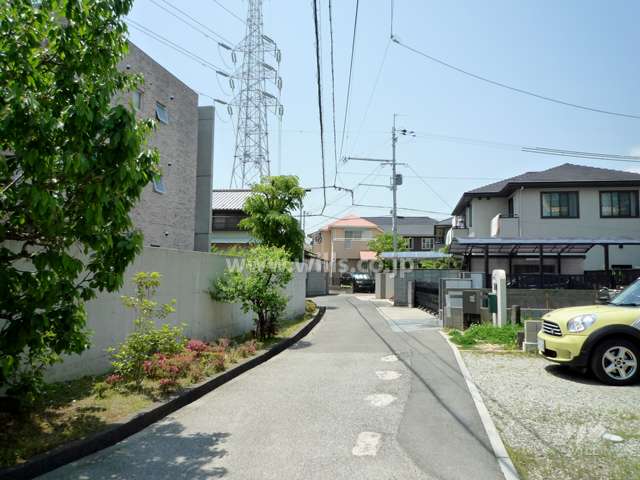 敷地北側の前面道路