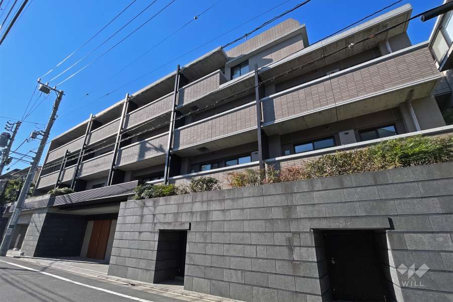 「ザパークハウス諏訪山」の外観（北側から）