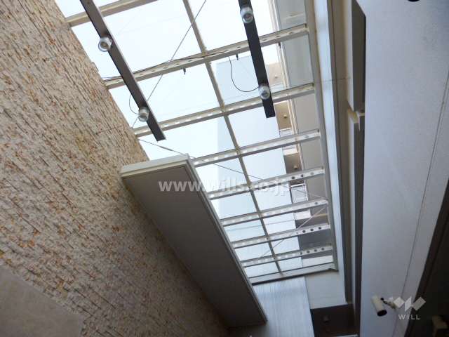 エントランスホールのガラス天井