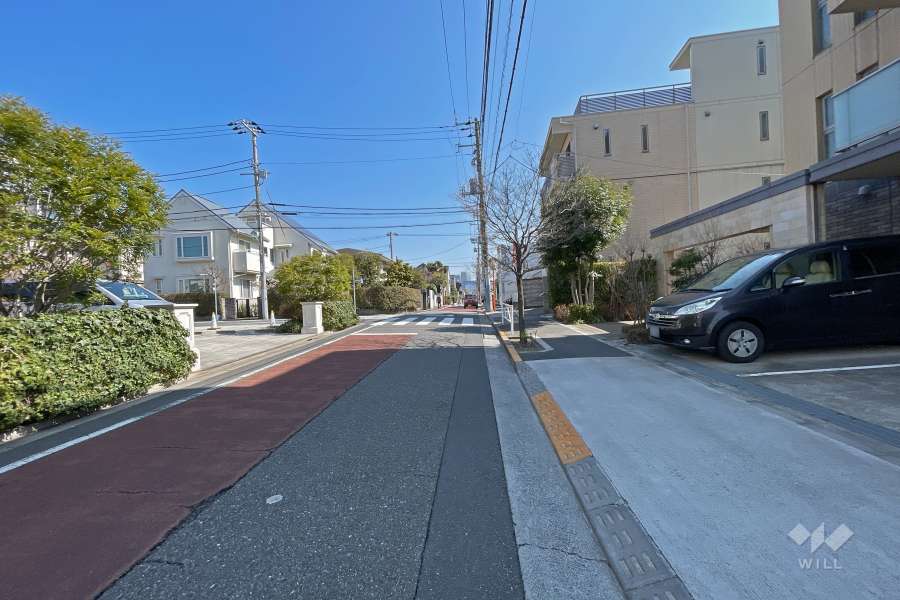 敷地北側の前面道路