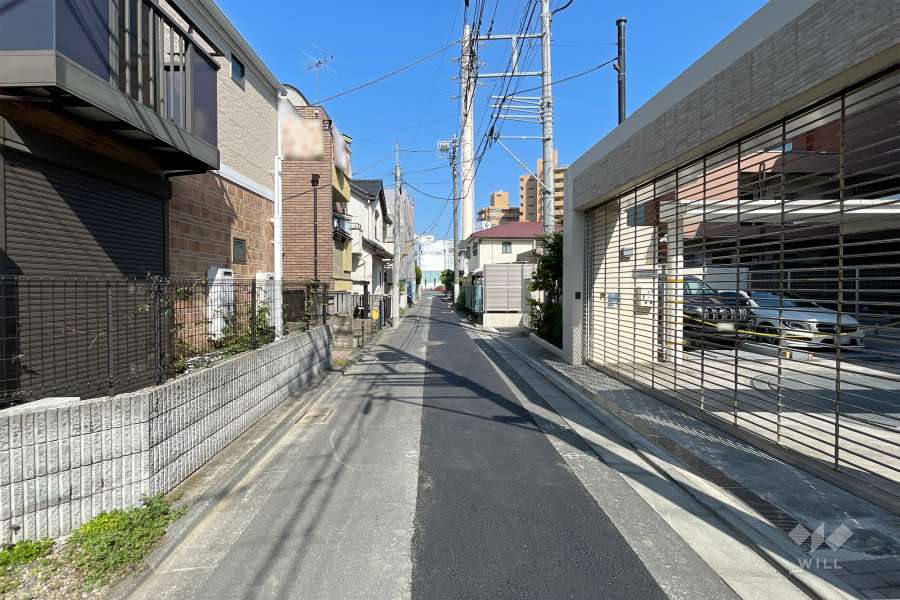 敷地北側の前面道路