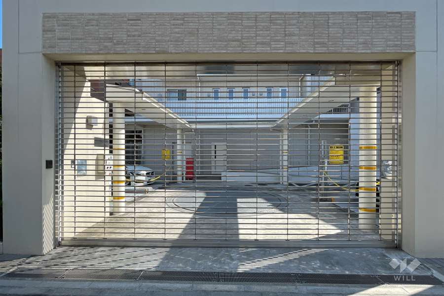 駐車場の出入り口（リングシャッター付き）