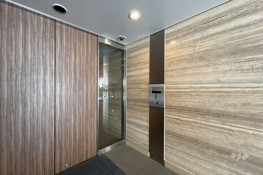 エントランスはオートロック付きです。