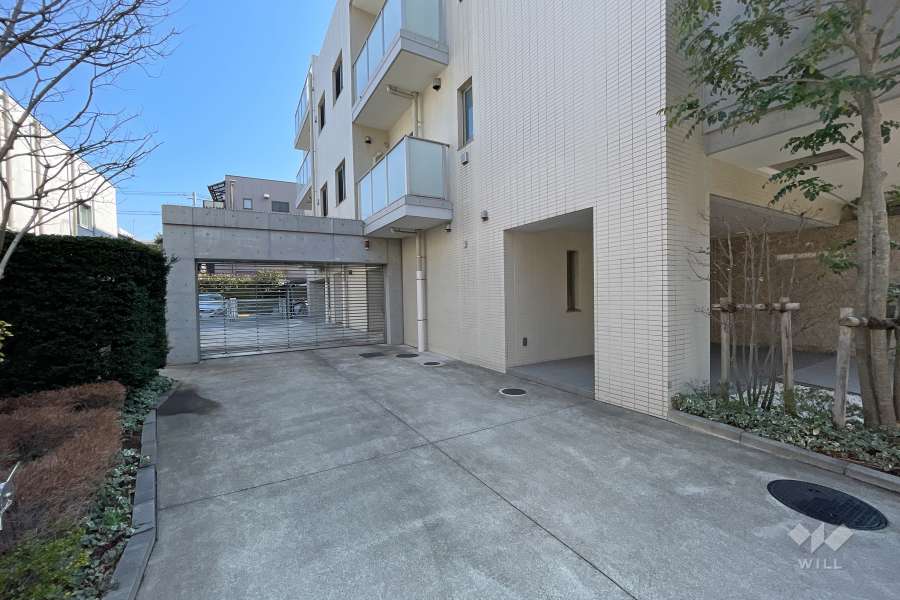 駐車場の出入り口（リングシャッター付き）