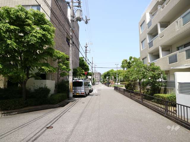敷地南東側の前面道路