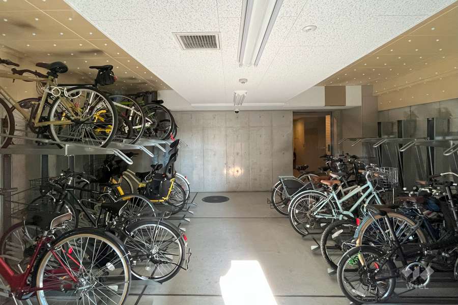 屋内に設けられた駐輪場